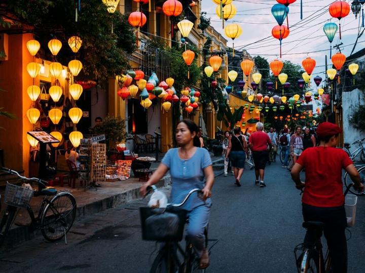 Hotspot Matrix: Biến 5 kiểu áo blouse dễ “dừ” hơn thành cơ hội marketing đột phá